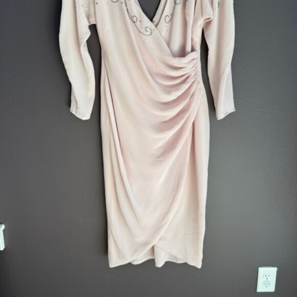 Soft pale pink chiffon dress with beads and sequins - Picture 2 of 8